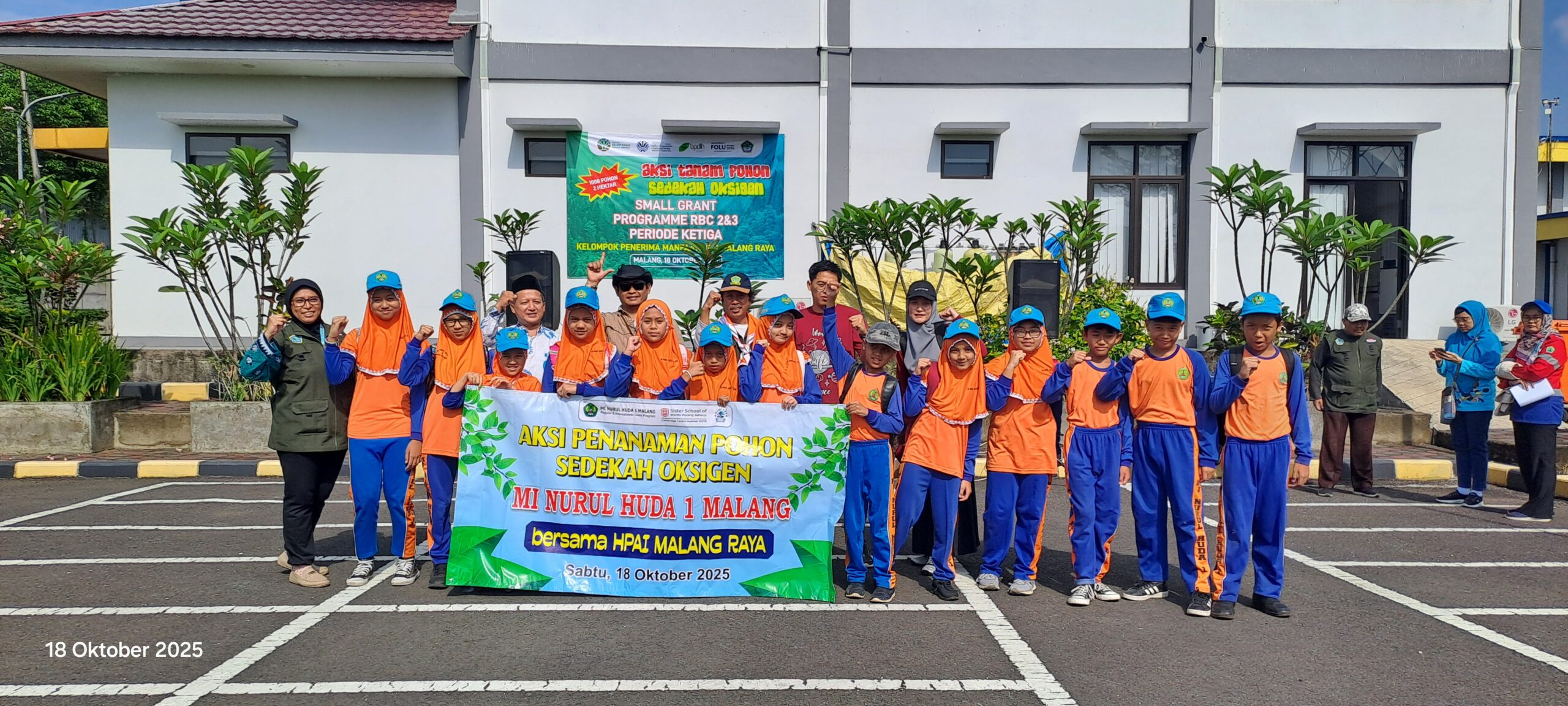 MI Nurul Huda 1 Malang Raih Penghargaan dalam Aksi Penanaman 1.000 Pohon di TPA Supit Urang