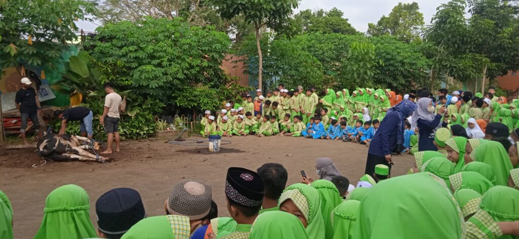 Menanamkan Nilai Ketakwaan dan Kepedulian Sosial Melalui Ibadah Kurban