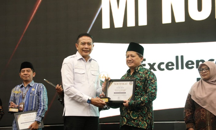 MI Nurul Huda 1 Malang Raih Anugerah Pendidikan 2026 Kategori Excellence in Co-Curricular Development