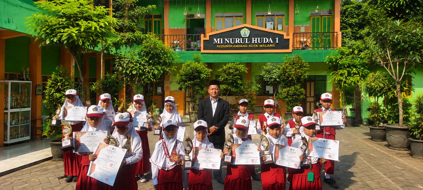 Dari Madrasah Untuk Masa Depan: MI Nurul Huda 1 Malang Cetak Generasi Juara, Berprestasi, dan Berakhlak Mulia!