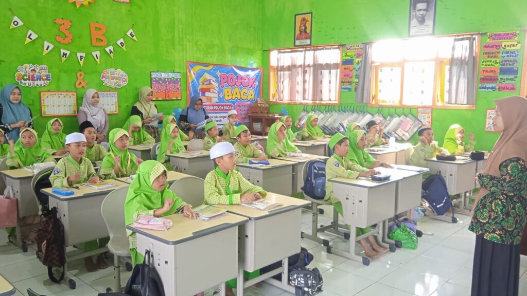 MI Nurul Huda 1 Malang Sambut Studi Tiru KKMI 3 Kota Malang, Pembelajaran Bahasa Inggris Jadi Sorotan